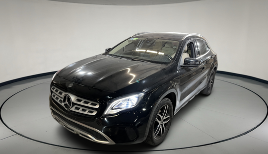 Mercedes Benz • Clase GLA