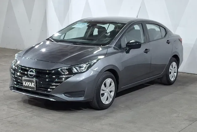 Nissan · Versa