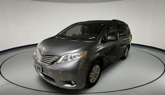 Toyota • Sienna