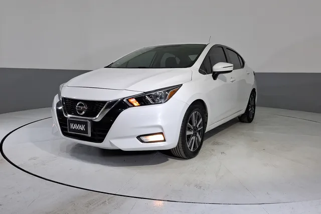 Nissan · Versa