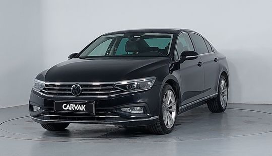 Volkswagen • Passat