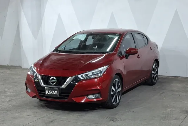 Nissan · Versa