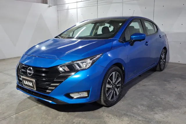 Nissan · Versa