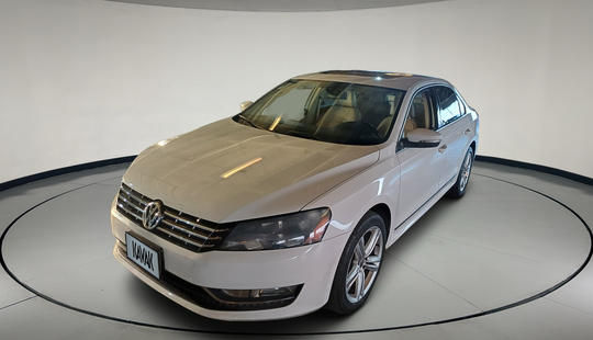 Volkswagen • Passat