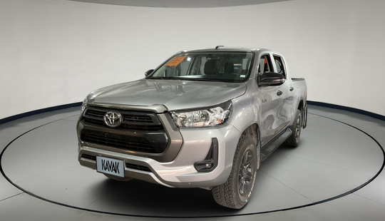 Toyota • Hilux