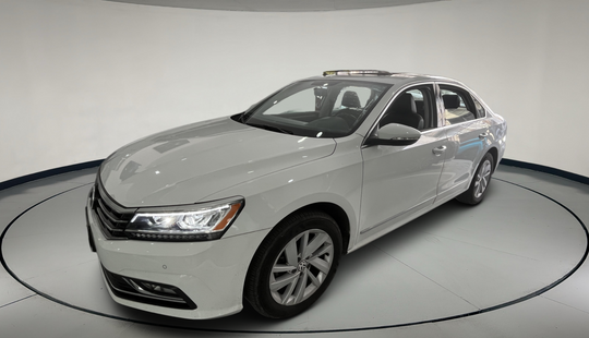 Volkswagen • Passat