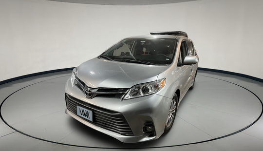 Toyota • Sienna
