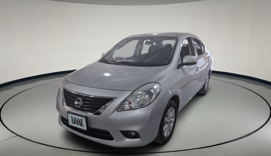 Nissan • Versa