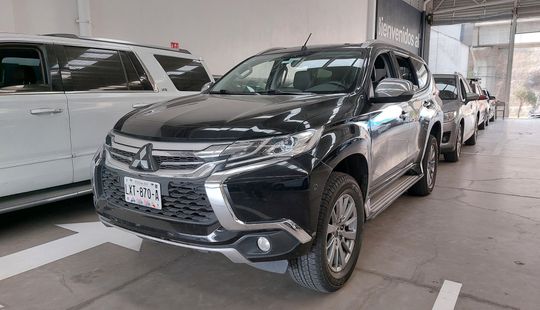 Mitsubishi • Montero