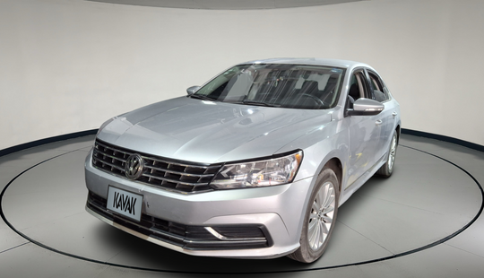 Volkswagen • Passat