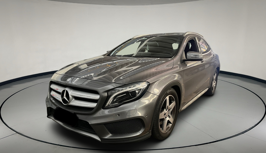 Mercedes Benz • Clase GLA