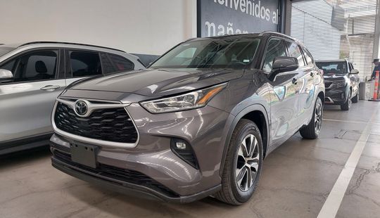 Toyota • Highlander