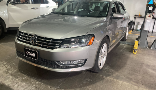 Volkswagen • Passat