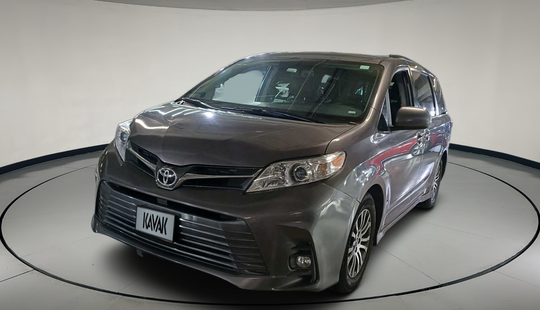 Toyota • Sienna