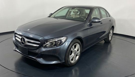 Mercedes Benz • Clase C