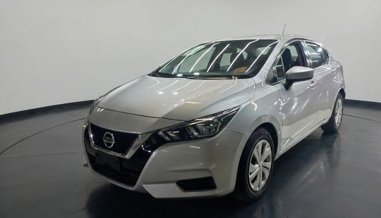 Nissan • Versa