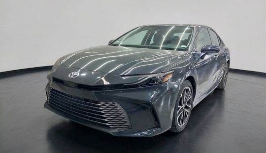 Toyota • Camry