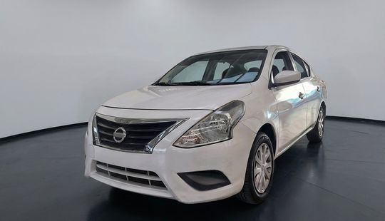 Nissan • Versa