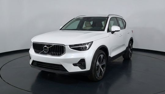 Volvo • XC40