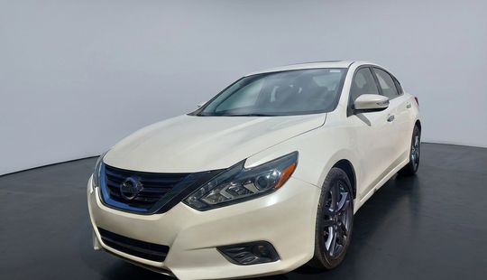 Nissan • Altima