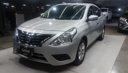 Nissan • Versa