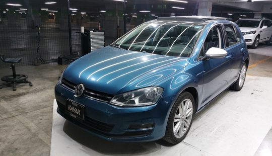 Volkswagen • Golf