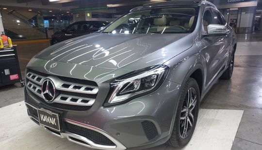 Mercedes Benz • Clase GLA