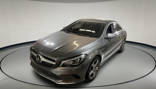 Mercedes Benz • Clase CLA