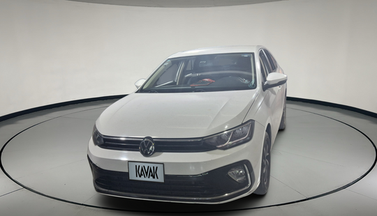 2023 • 42,296 km • Automático