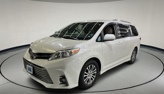 Toyota • Sienna