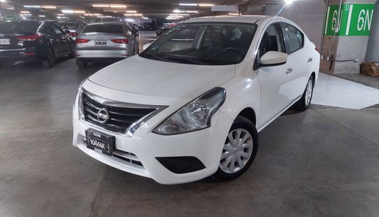 Nissan • Versa