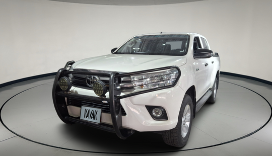 Toyota • Hilux