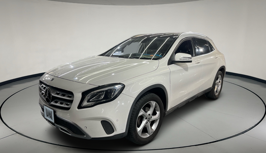Mercedes Benz • Clase GLA