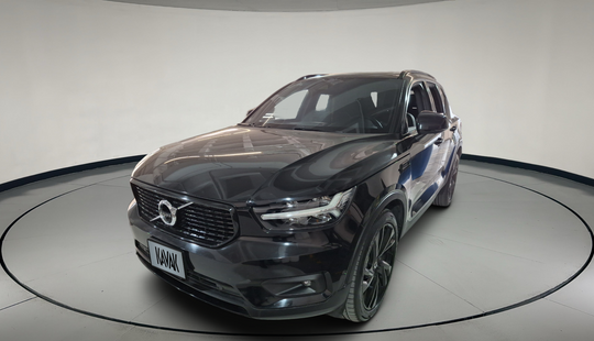 Volvo • XC40