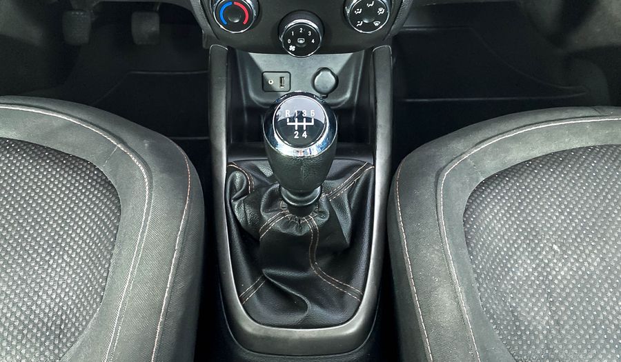 Chevrolet Onix MPFI LT Hatchback 2013