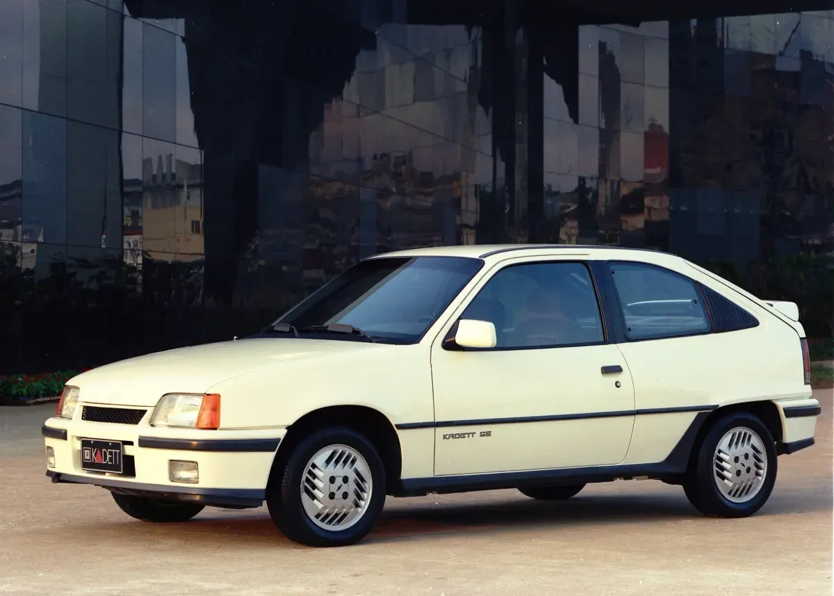 Kadett GS deu origem ao GSi após injeção eletrônica (Foto: Chevrolet)