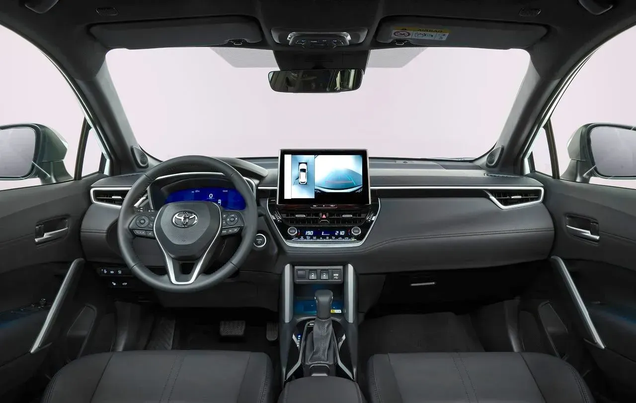 Corolla Cross 2023 interior