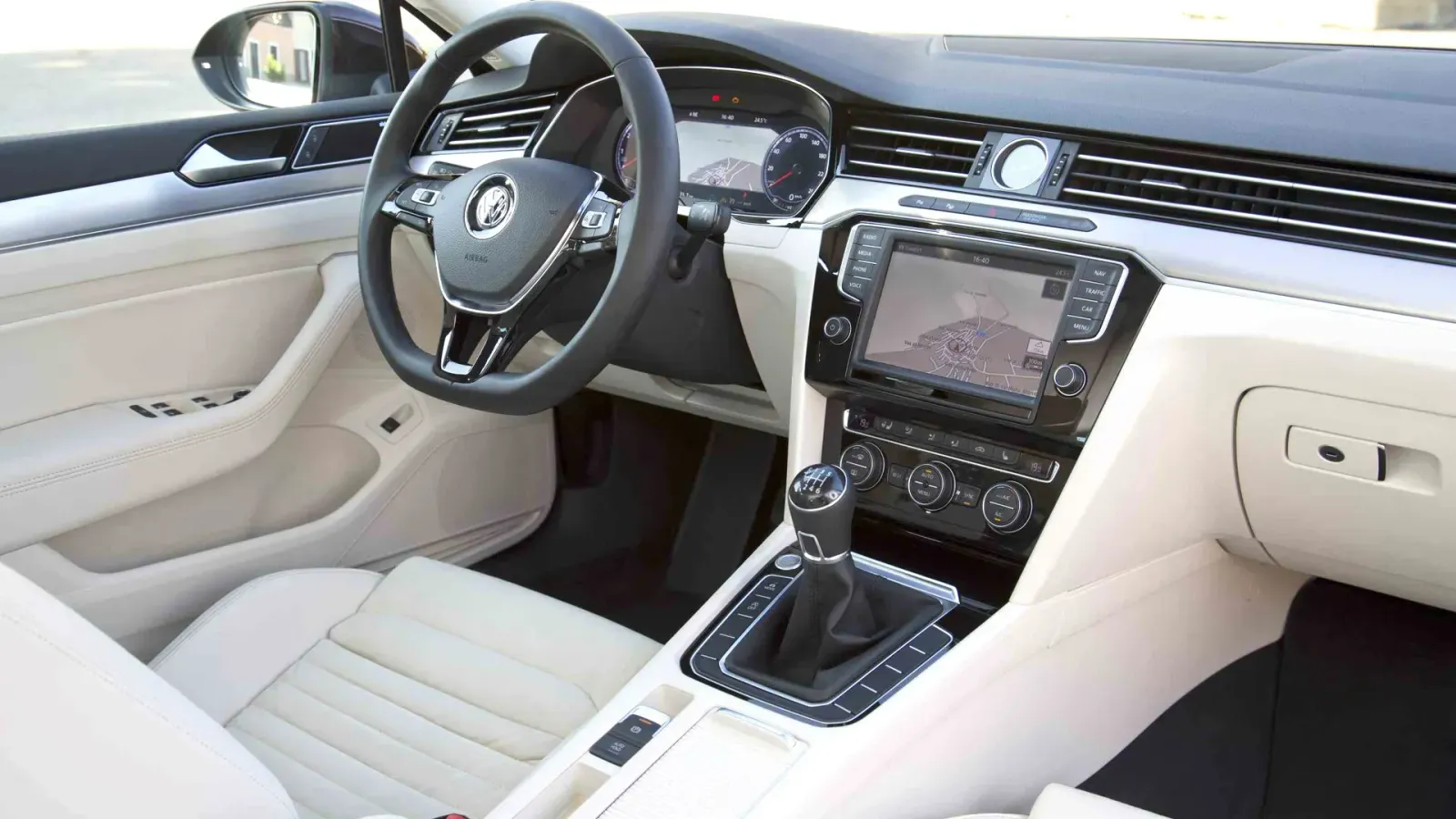 Volkswagen Passat interior 2017