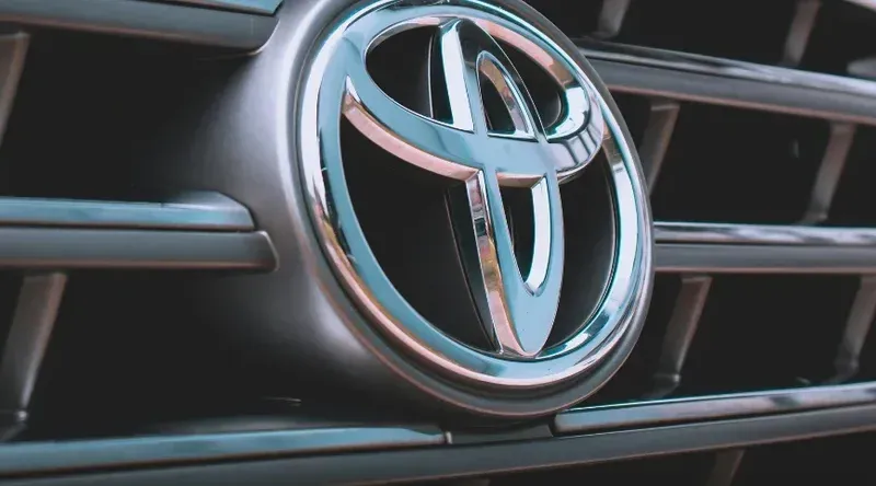 Sienna 2025: minivan híbrida con eficiencia y confort