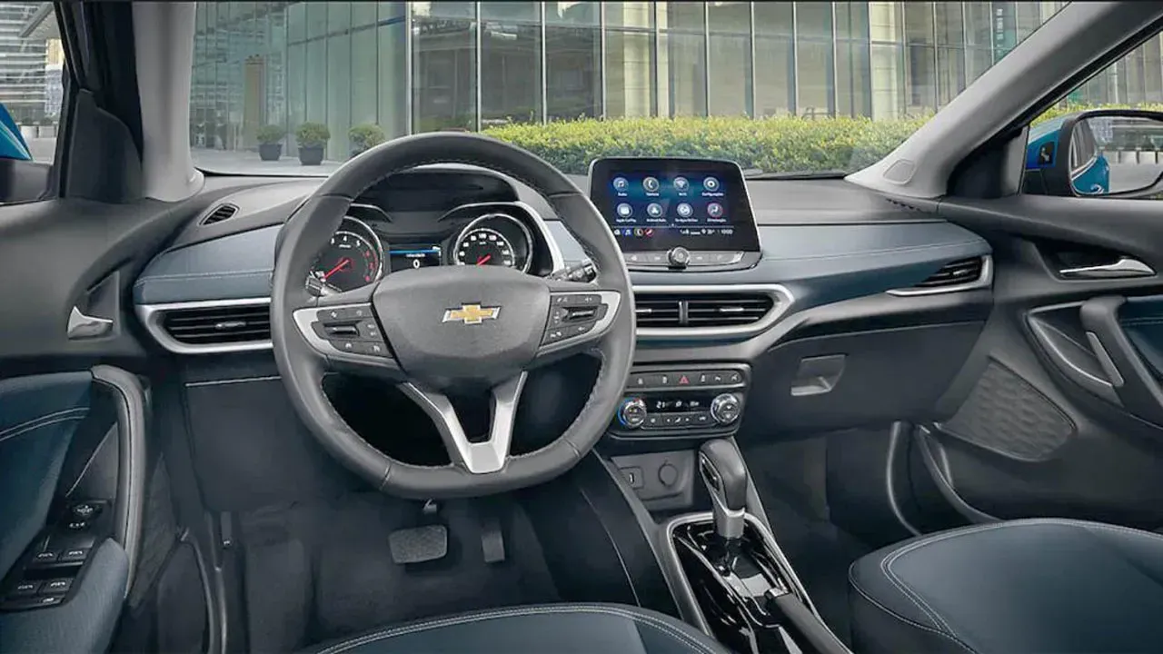 Tracker 2021 interior