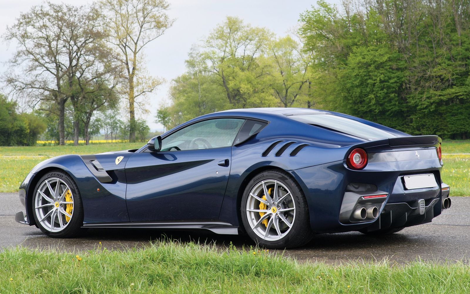 Ferrari F12 TDF Azul