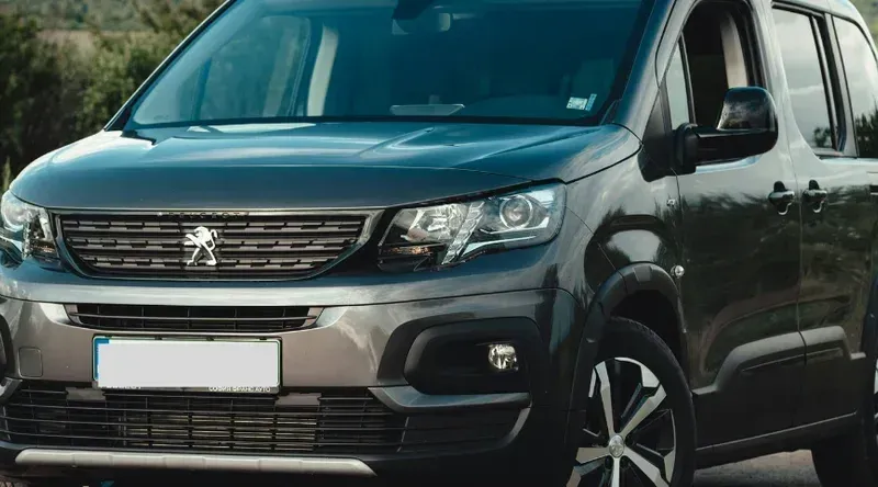 Rifter 2025: todo lo que debes sobre esta minivan familiar