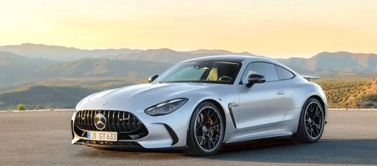 Mercedes Benz deportivo AMG GT 2024