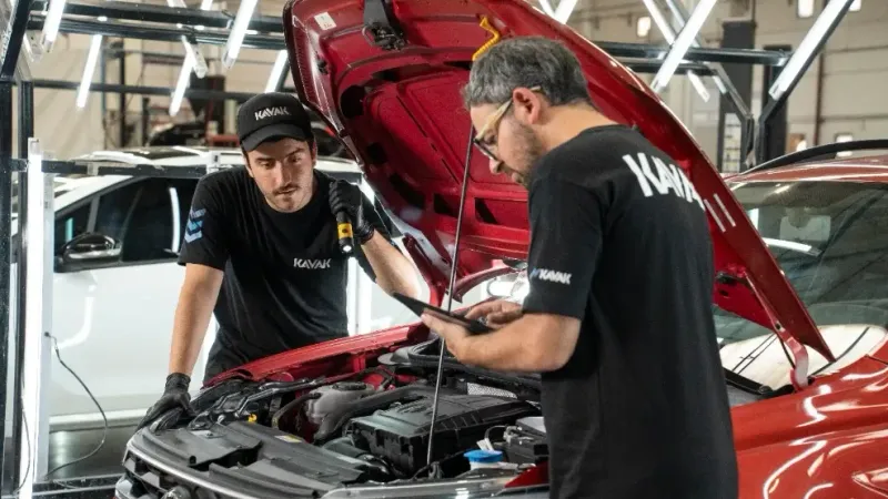 Cómo limpiar el motor del auto: Guía paso a paso | KAVAK