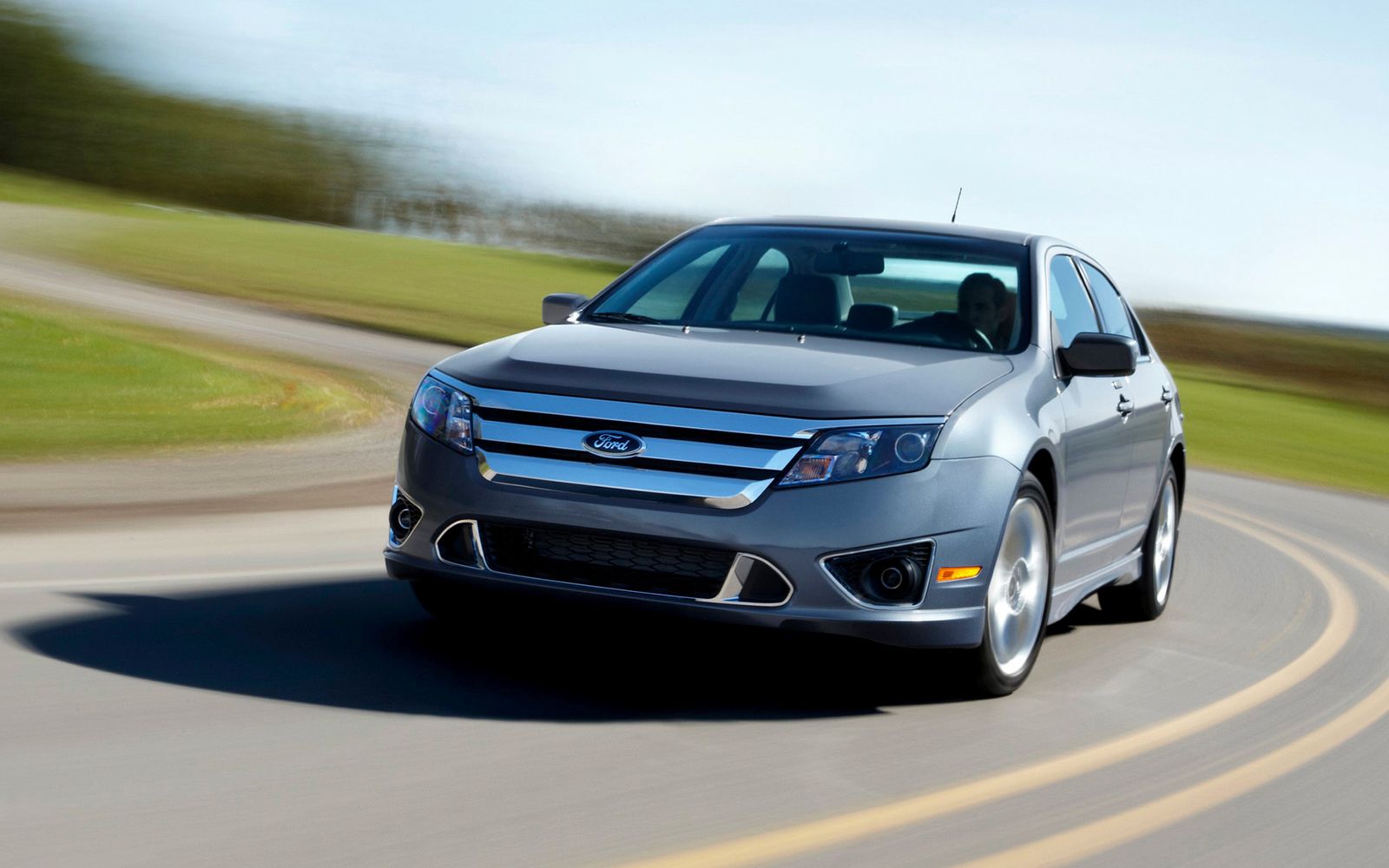 Fusion 2012 híbrido faz 16,5 km/l na cidade (Foto: Ford)