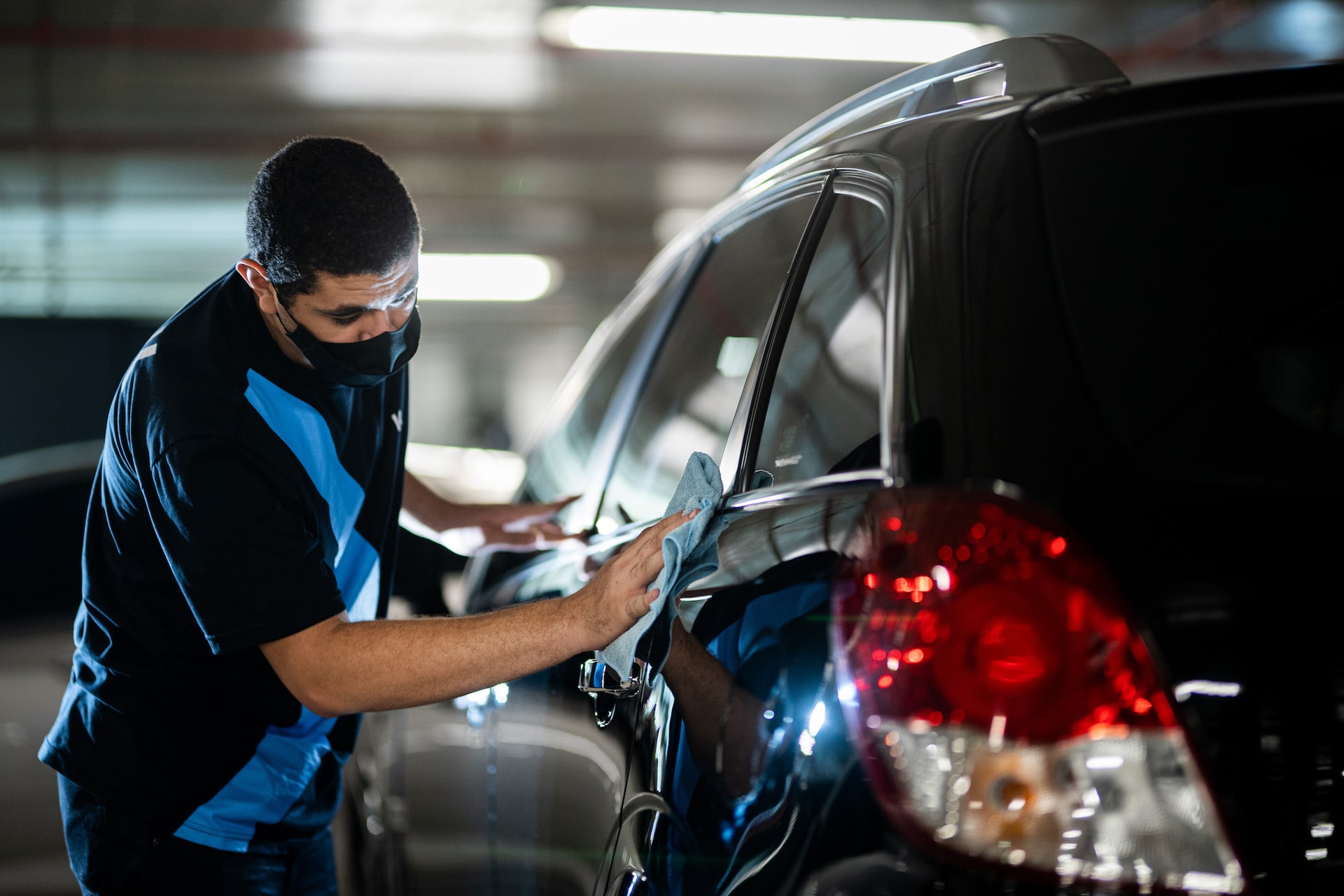 Como tirar arranhões de carros