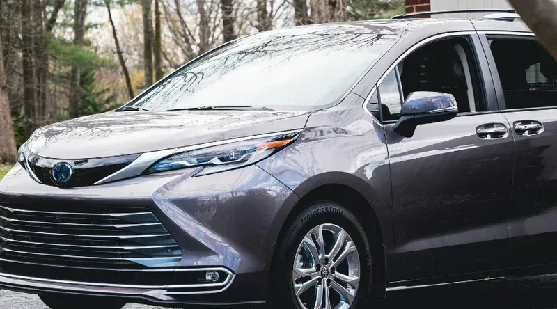 Toyota Sienna 2025: redefiniendo el confort familiar