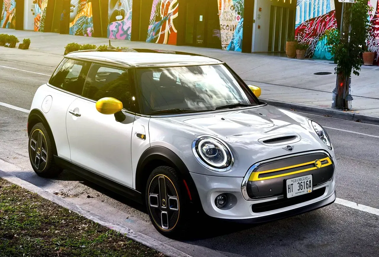 MINI auto eléctrico hatchback 2023