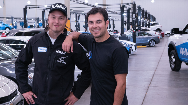 ¡Llegó la Fórmula 1! Checo Pérez se une al equipo KAVAK