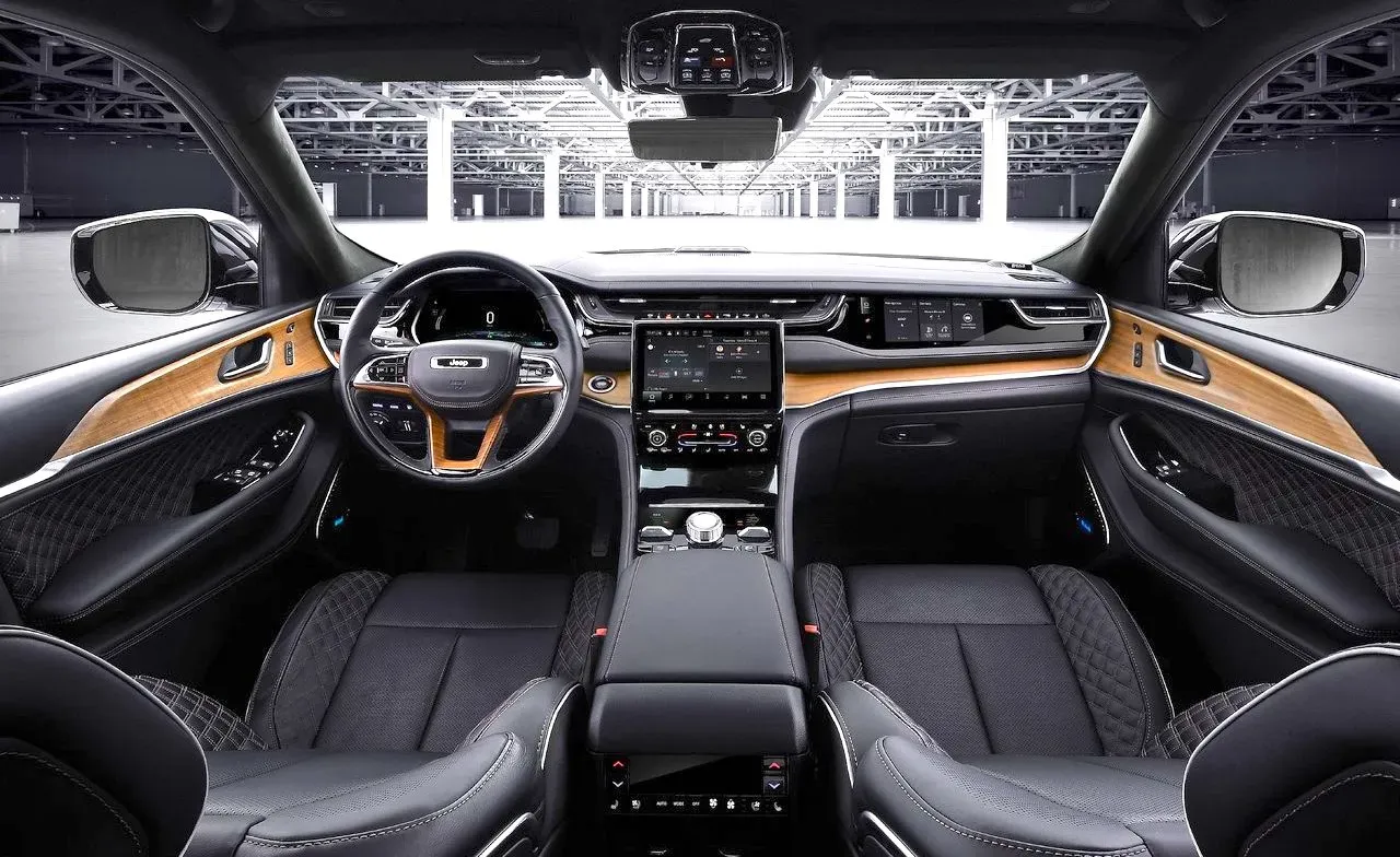 Jeep Grand Cherokee 2023 interior